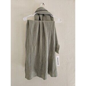 Urban Outfitters Light Green Scarf One Size NWT 100% Acylic